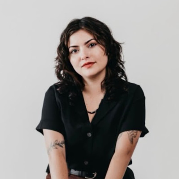 Meet your Posher, Olivia - Picture 1 of 1